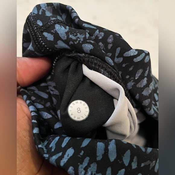 LULULEMON Wunder Under Crop (Hi-Rise) Size 8 - Picture 4 of 6